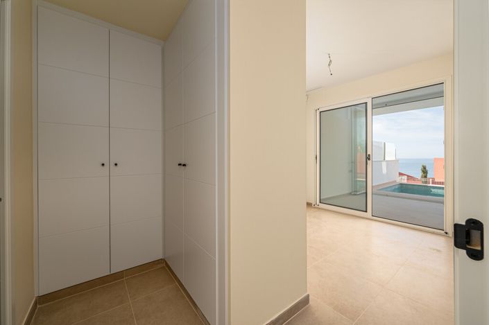Image No.11-2 Bed Property for sale