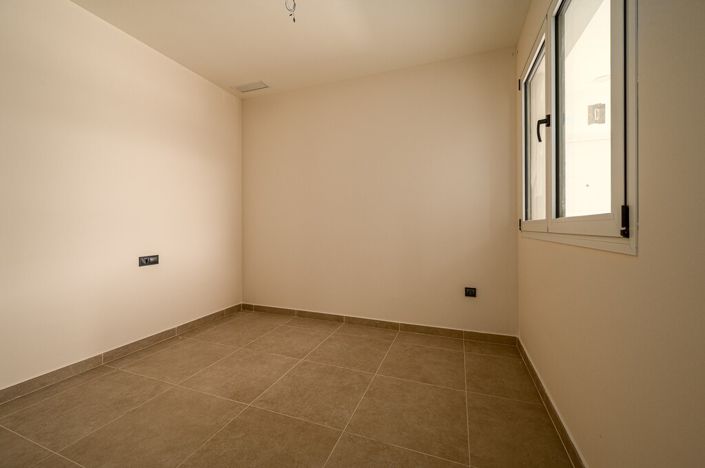 Image No.13-2 Bed Property for sale