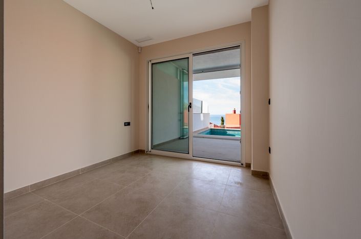 Image No.9-2 Bed Property for sale