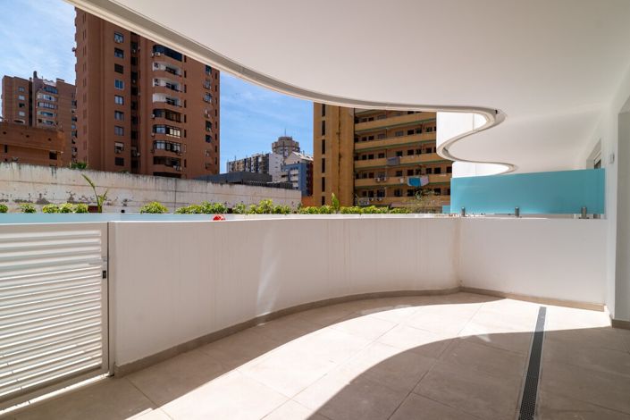 Image No.10-1 Bed Property for sale