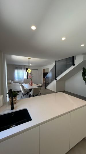 Image No.11-3 Bed Townhouse for sale
