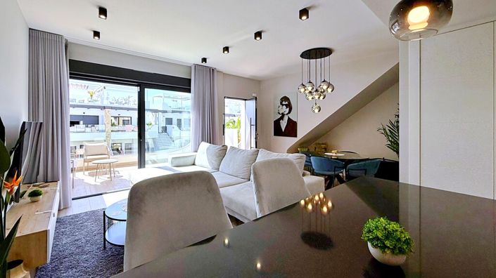 Image No.20-2 Bed Property for sale