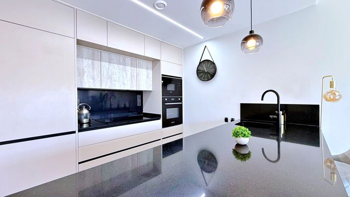 Image No.21-2 Bed Property for sale