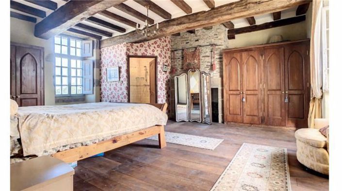 Image No.17-4 Bed Property for sale