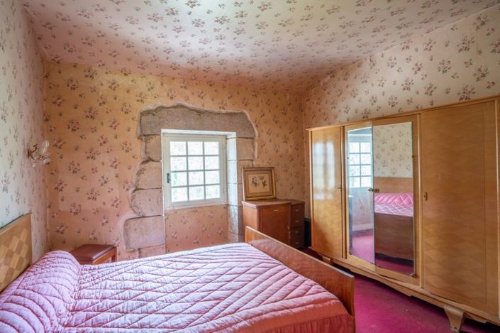 Image No.12-4 Bed Property for sale