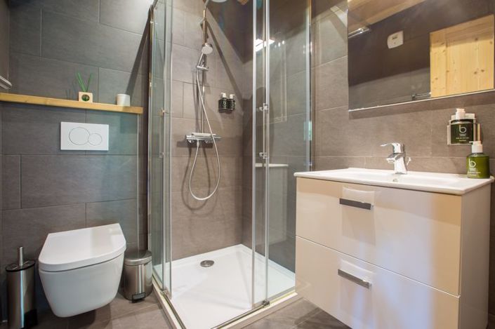 Image No.16-6 Bed Property for sale