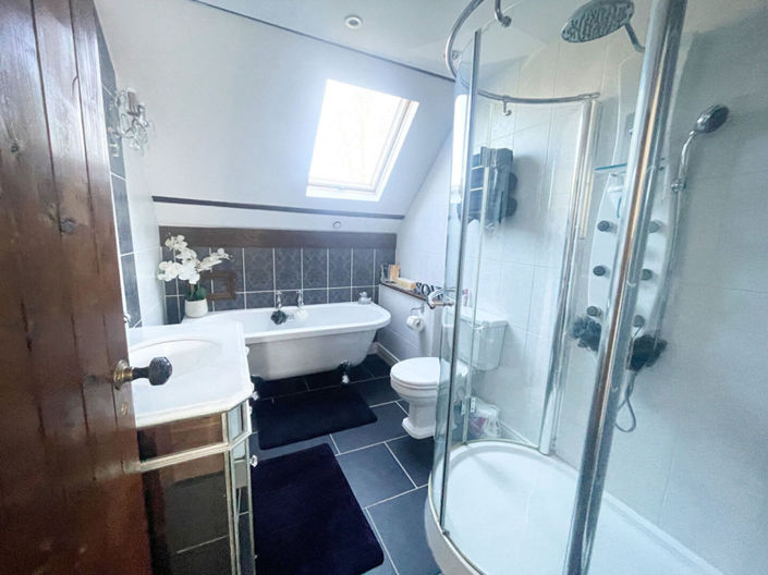Image No.14-3 Bed Property for sale