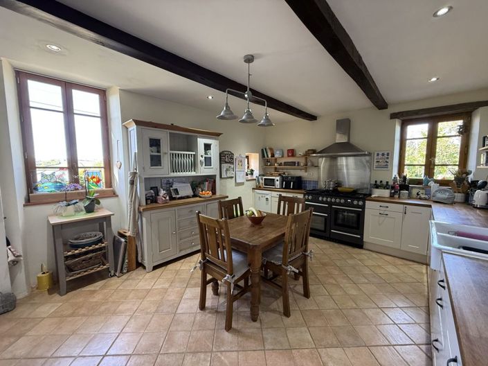 Image No.2-Propriété de 5 chambres à vendre