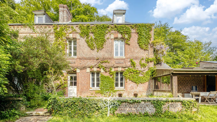Image No.12-6 Bed Property for sale