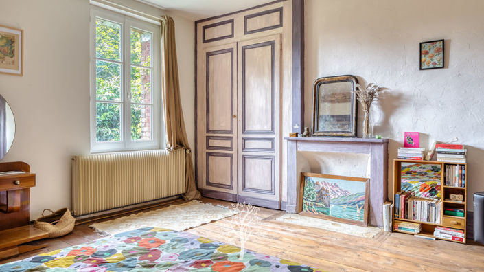 Image No.17-6 Bed Property for sale
