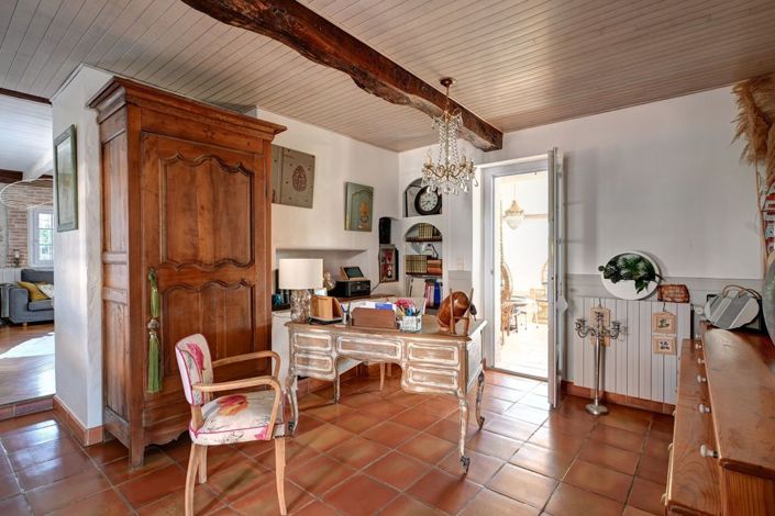 Image No.12-4 Bed Property for sale