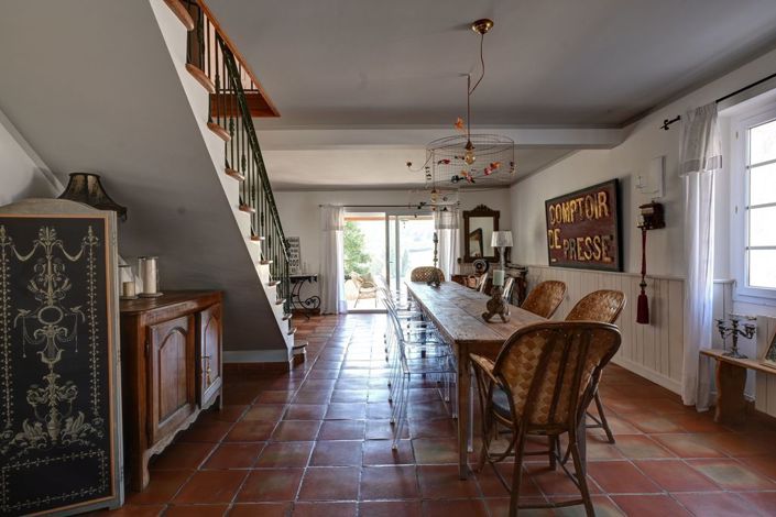 Image No.14-4 Bed Property for sale