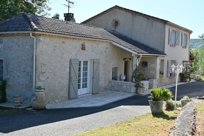 Image No.4-4 Bed Property for sale