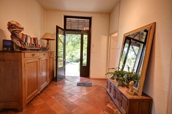 Image No.6-5 Bed Property for sale