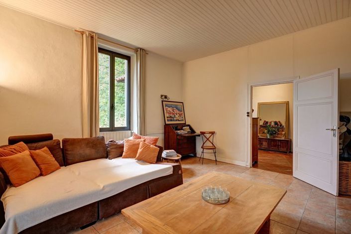 Image No.9-5 Bed Property for sale
