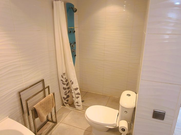 Image No.15-4 Bed House for sale