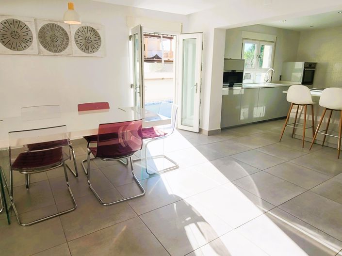 Image No.26-4 Bed House for sale