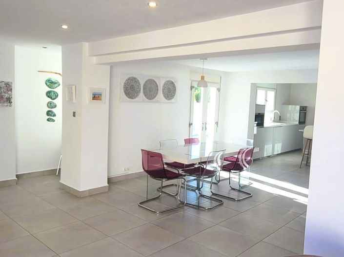 Image No.30-4 Bed House for sale