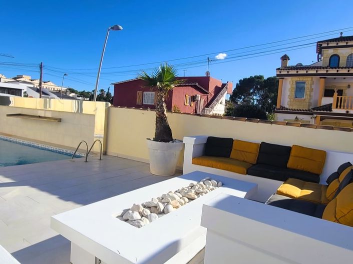 Image No.31-4 Bed House for sale