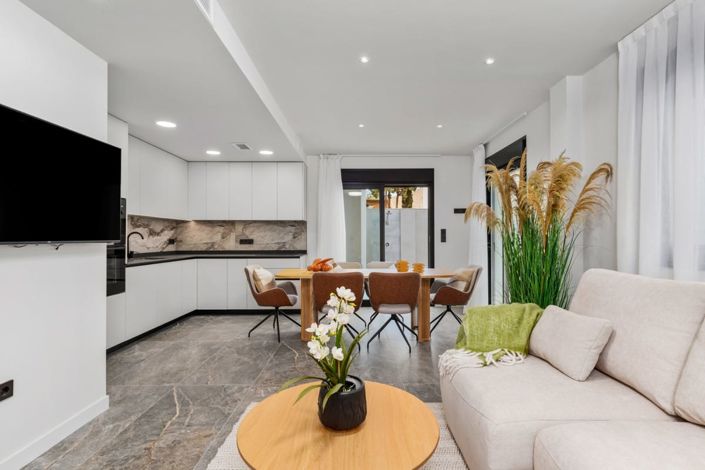 Image No.46-4 Bed Townhouse for sale