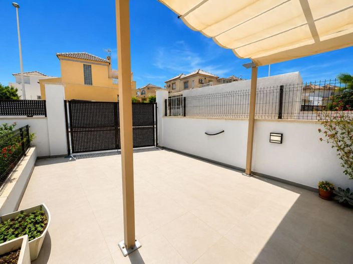 Image No.17-3 Bed Townhouse for sale