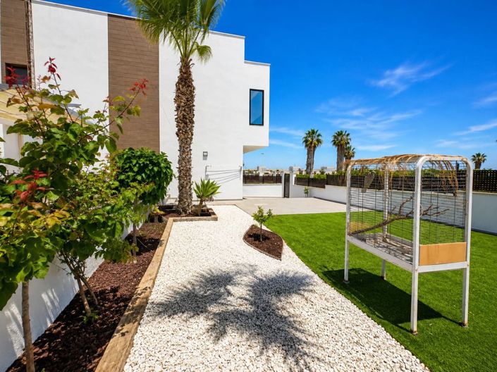 Image No.28-3 Bed Townhouse for sale
