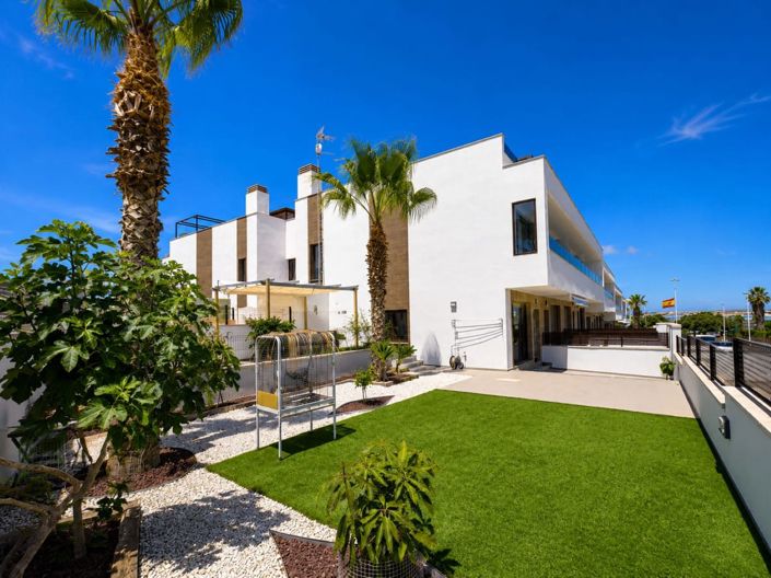 Image No.31-3 Bed Townhouse for sale