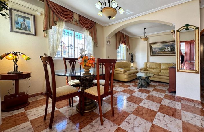 Image No.8-2 Bed House for sale