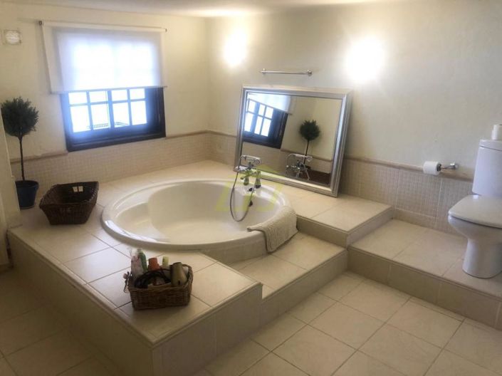Image No.9-4 Bed Villa for sale