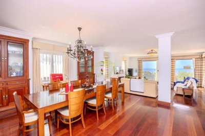 1 - Macher, Villa