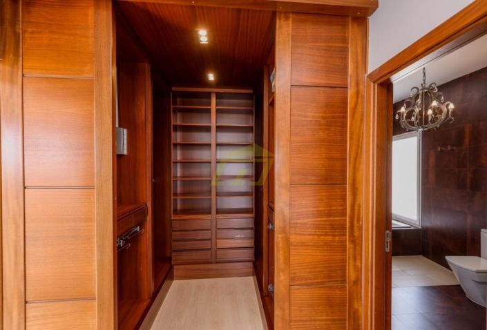 Image No.20-6 Bed Villa for sale