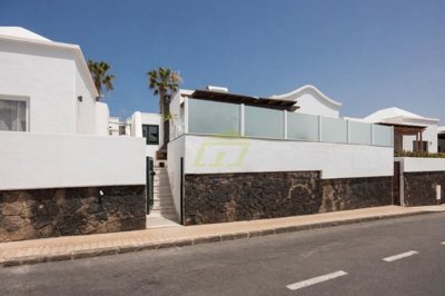 Immaculate fully renovated bungalow in excellent location