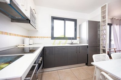 3 bedroom 2 bathroom villa with private pool and close to the beach.