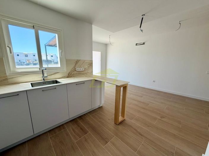 Image No.7-2 Bed Villa for sale
