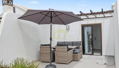 2 bed, 2 bath bungalow in frontline complex with communual pool and facilities