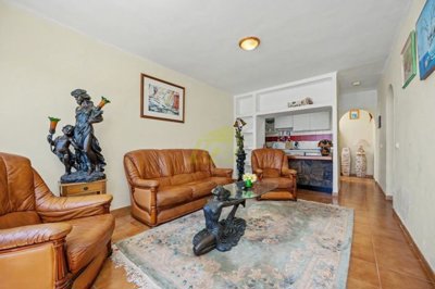 Rare opportunity to own a frontline positioned bungalow in beautiful complex