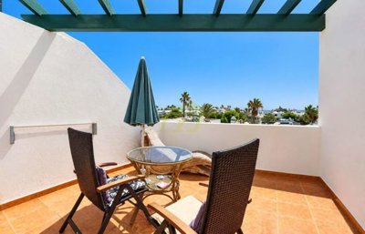Spacious First Floor Apartment with Communal Pool