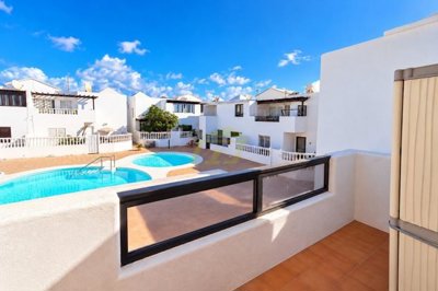 Beautiful South facing property in great location with pool