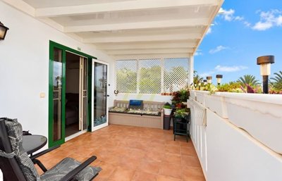 Charming top-floor 1 bedroom apartment with large balcony in Puerto del Carmen.