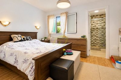 Charming top-floor 1 bedroom apartment with large balcony in Puerto del Carmen.