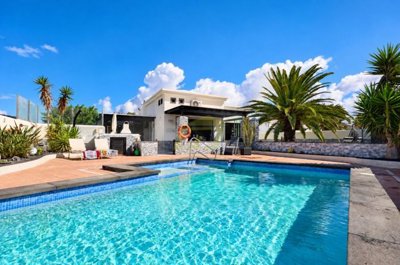 Single Level Villa with Mature Garden and Excellent Outdoor Living