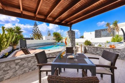 Single Level Villa with Mature Garden and Excellent Outdoor Living