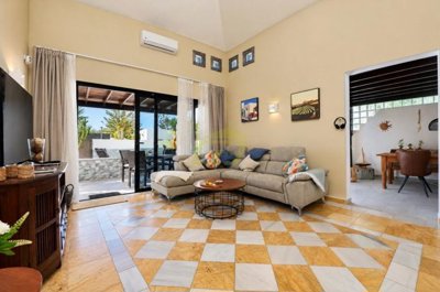 Single Level Villa with Mature Garden and Excellent Outdoor Living