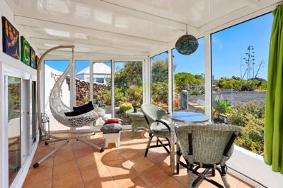 Exclusive Finca with Panoramic Views, Spacious Plot and Separate Guest Area