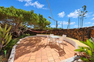 Exclusive Finca with Panoramic Views, Spacious Plot and Separate Guest Area