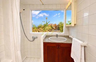 Exclusive Finca with Panoramic Views, Spacious Plot and Separate Guest Area