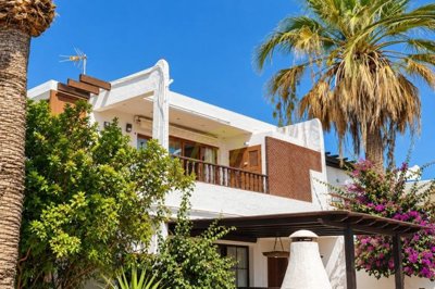 Fully Furnished Apartment With Large Sunny Terrace in a Privileged Location