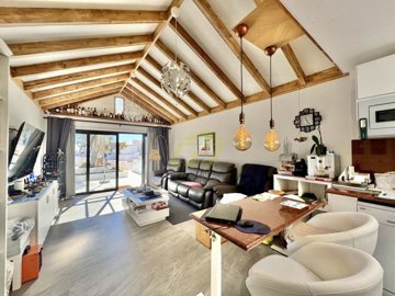 Modern Bungalow with Sea Views and High-Quality Features in Costa Teguise
