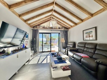 Modern Bungalow with Sea Views and High-Quality Features in Costa Teguise