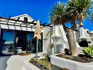 Modern Bungalow with Sea Views and High-Quality Features in Costa Teguise